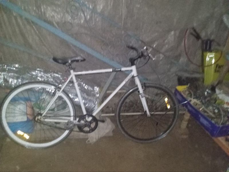 Velosiped srochna sotiladi