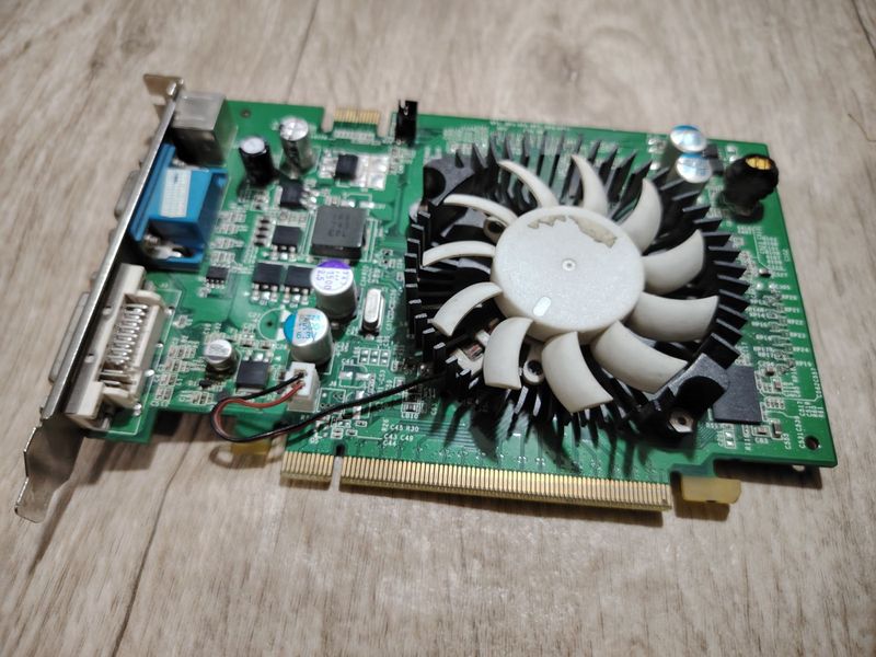 Видеокарта Nvidia 512мб