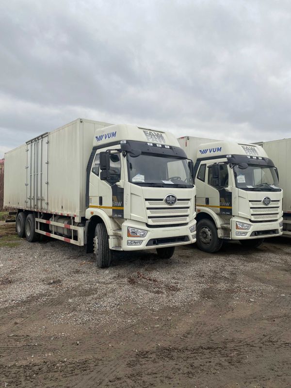Фургон со многими покупателями FAW J6L адаптивным газовым двигателем. Фургон со многими покупателями FAW J6L адаптивным газовым двигателем.