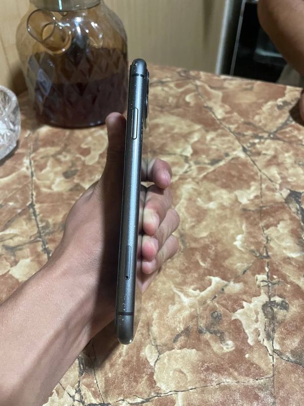 iPhone 11 holati o'rta imei o'tgan