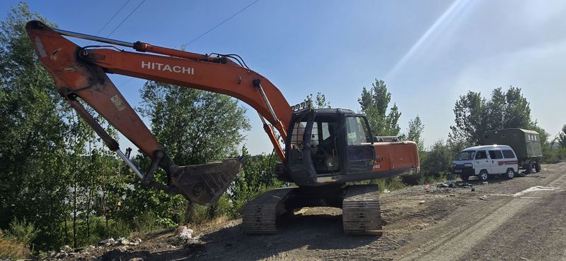 Ekskavator екскаватор HITACHI 240 G5