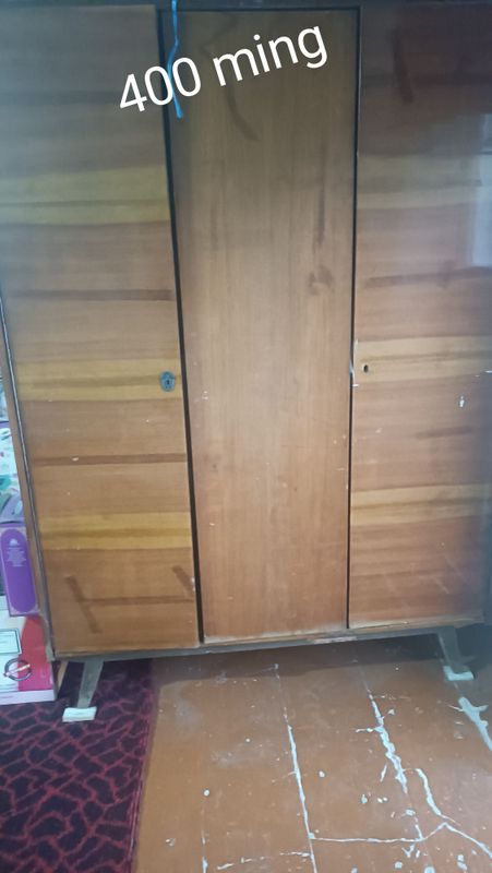 Kiyimlar javoni 400 ming