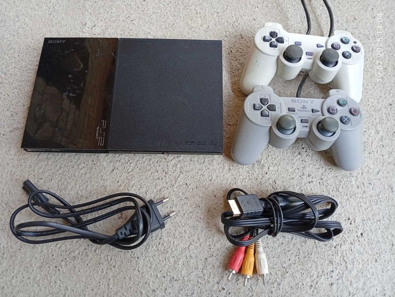Play Station 2. sotiladi Play Station 2. sotiladi