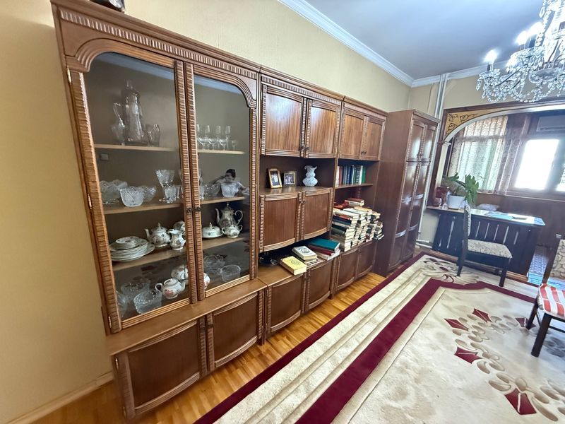 Стенка б/у в хорошем состоянии