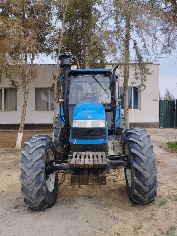 Трактор NEW HOLLAND 130