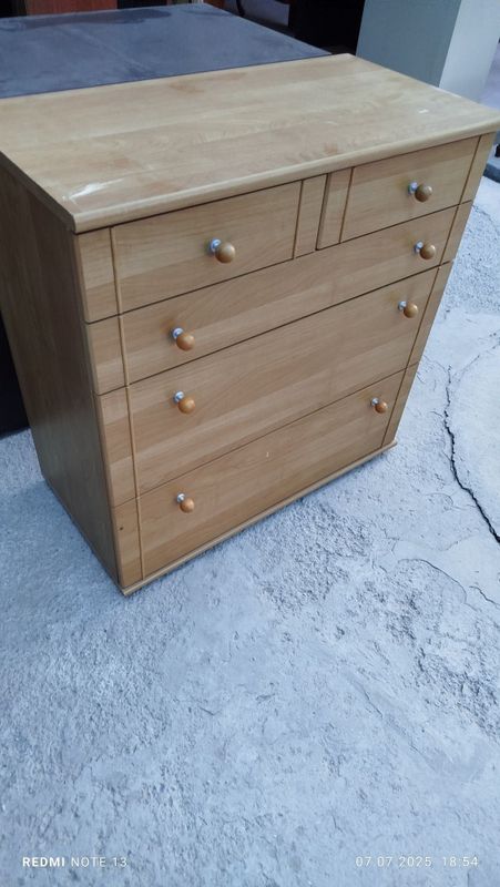 Продам комод. . Продам комод. .