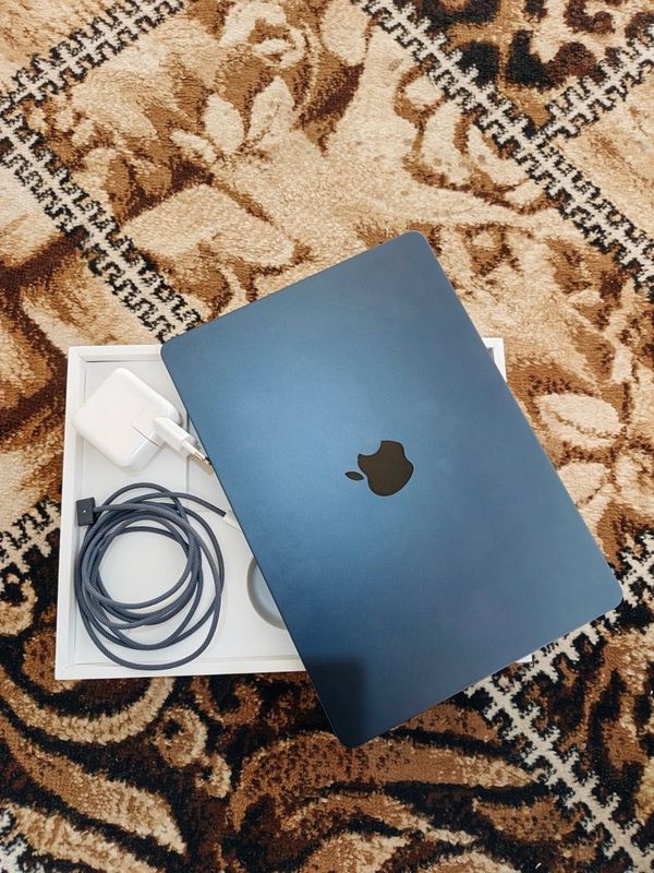 MacBook Air M3, 8-256GB, 100%, 8 silk, Midnight