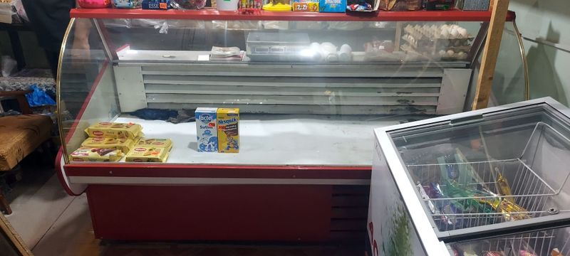 Продаетс ветринный холодильник Продаетс ветринный холодильник