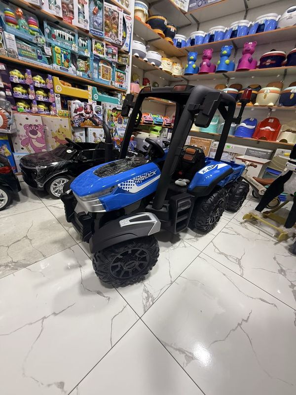 Siniy traktor sotiladi Siniy traktor sotiladi