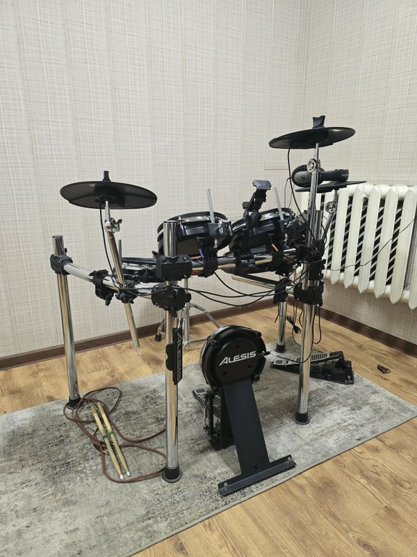 Alesis Surge Kit электронные барабаны
