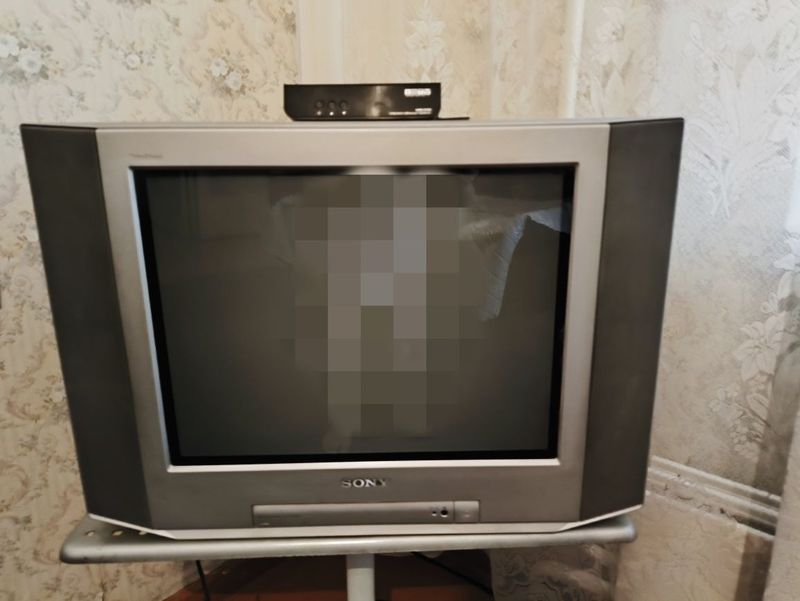 Телевизор Sony вместе с подставкой Телевизор Sony вместе с подставкой