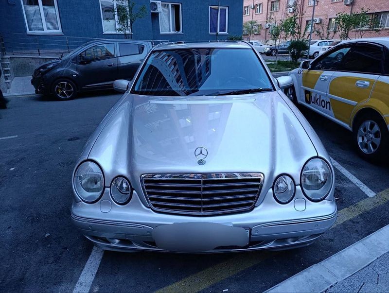 Mersedes benz 210 sotiladi. Mersedes benz 210 sotiladi.