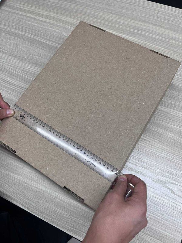 Qogʻozdan yasalgan mustahkam tuzilmali quti (30×30×4 sm) 5000 dona