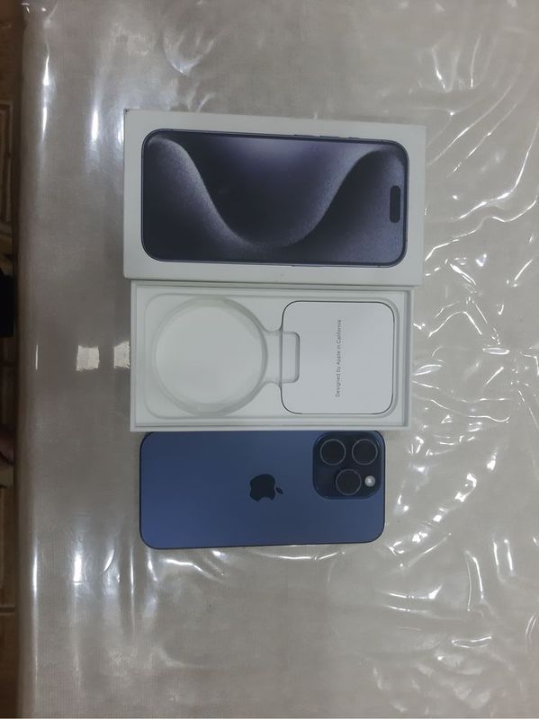 Iphone 15pro 256gb 93% batare kar dak bor Iphone 15pro 256gb 93% batare kar dak bor