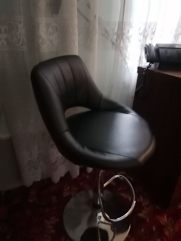 Продаю барный стул хорошом состоянии
