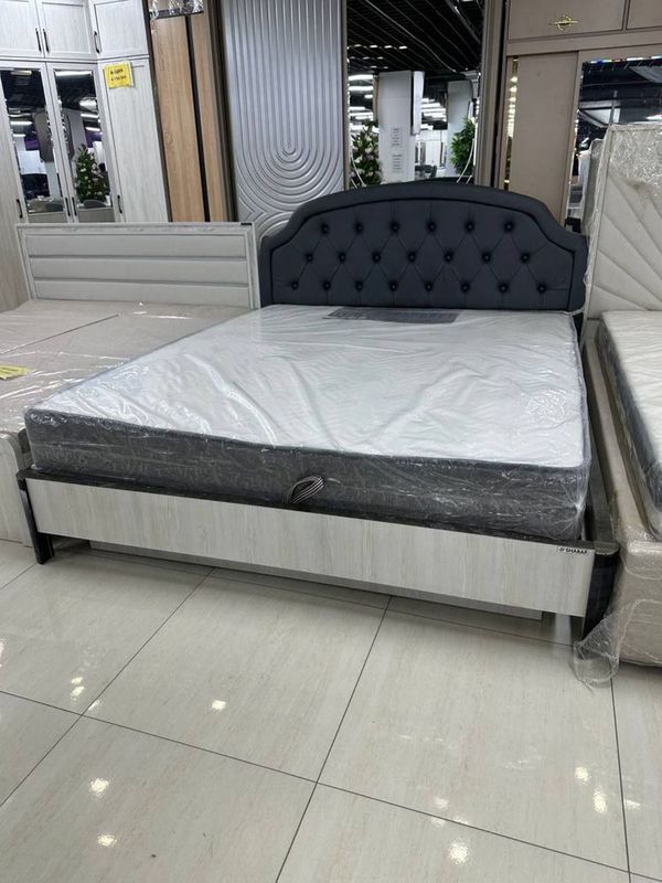Двуспальная кровать