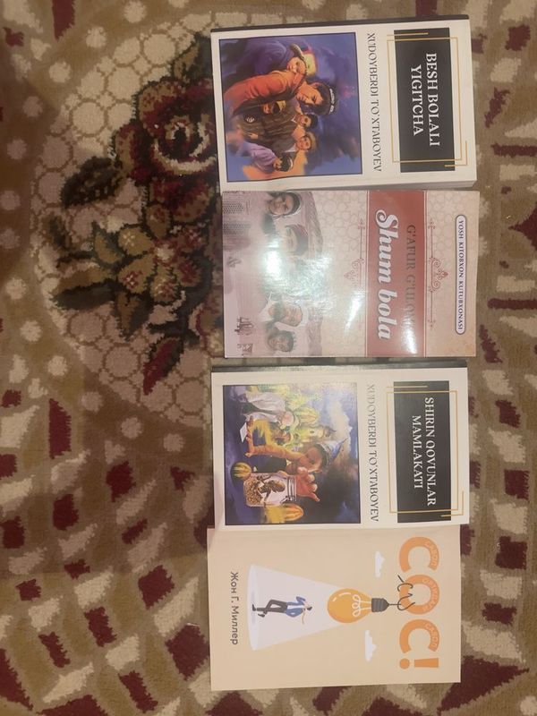 Kitoblar sotiladi Kitoblar sotiladi
