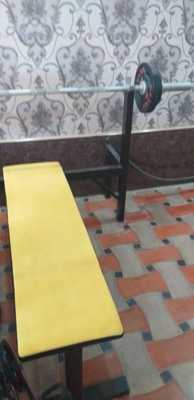 Гриф.20.кг,2 та 10кглик,2 та 5кглик, потставкаси комплект сотилади