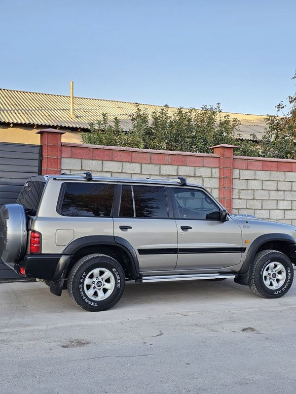 Nissan Patrol Y61