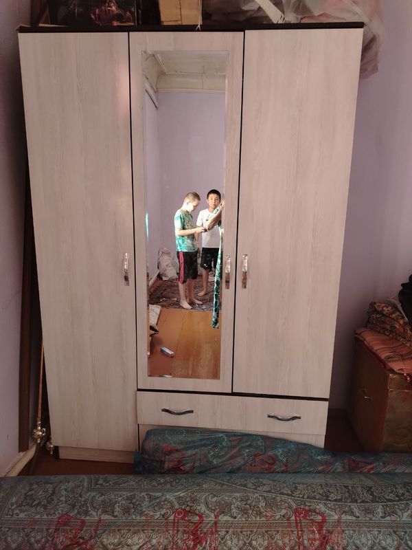 Шкаф йахши йанги сифати зор