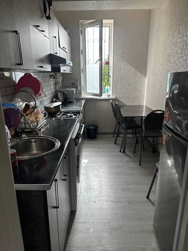 Maksim Gorke metroni yonida kvartira arendaga beriladi