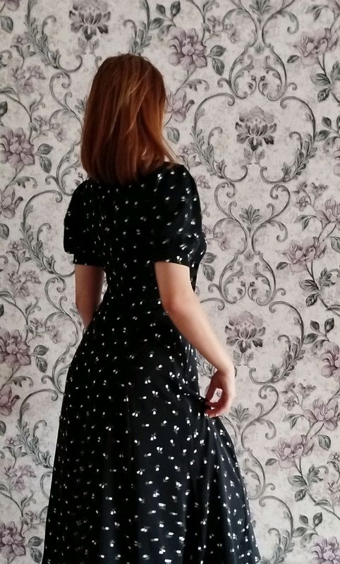 чёрное платье в цветочек 🌸 чёрное платье в цветочек 🌸