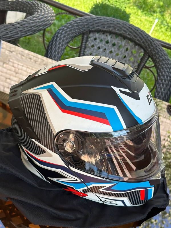 Moto shlem holati yangidek Moto shlem holati yangidek