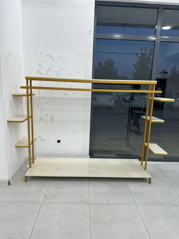 Polka stelaj kiyim uchun Polka stelaj kiyim uchun