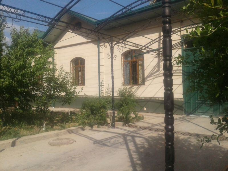 Eshonguzar hovli sotiladi Eshonguzar hovli sotiladi