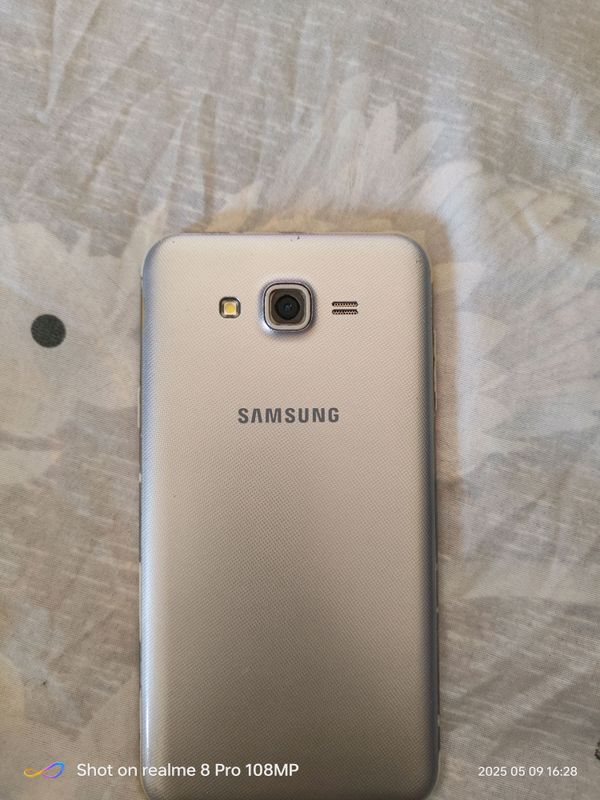 Samsung Galaxy J7 Neo Samsung Galaxy J7 Neo