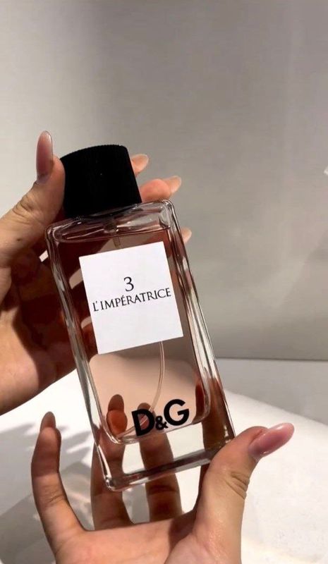 Dolge Gabbana impertarice atiri Dolge Gabbana impertarice atiri