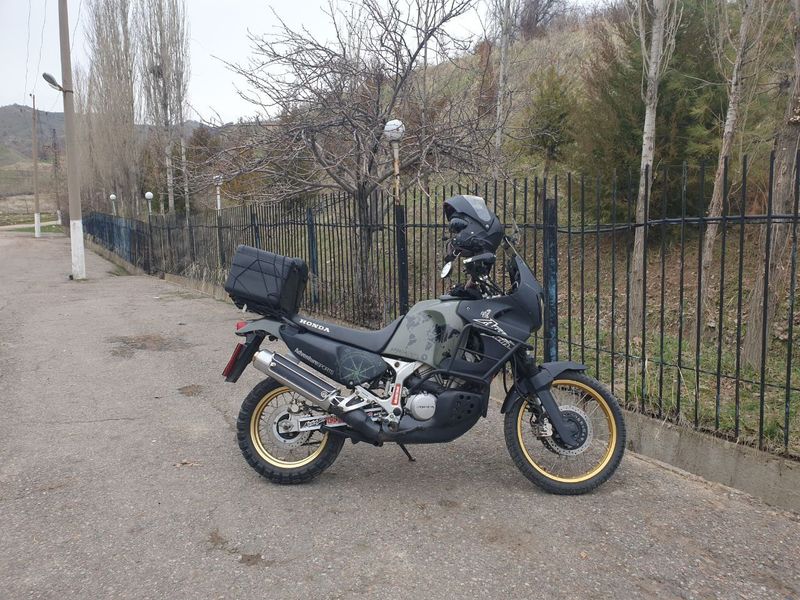 Africa Twin 750 XRV