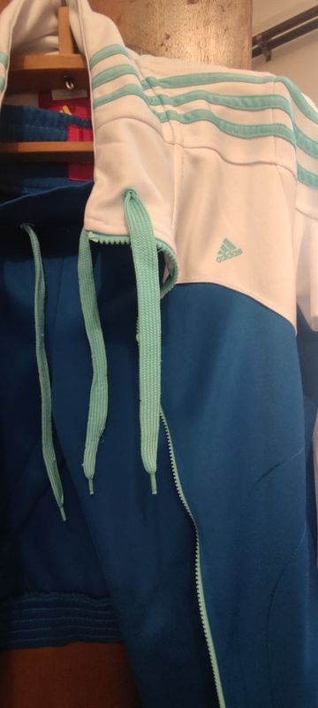 Спортивный костюм фирмы Adidas