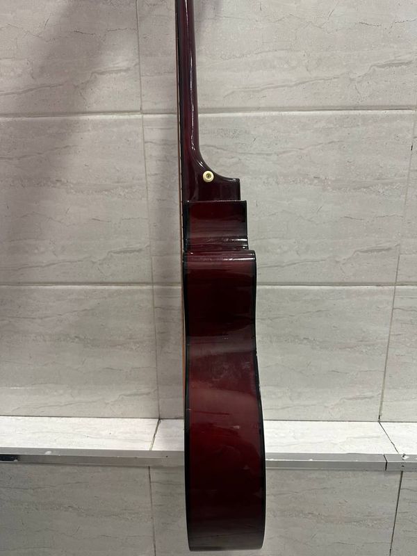Gitara akustik sotiladi Gitara akustik sotiladi