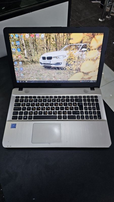 ASUS - baland muzikalarni sevadigan studentlar un maxsus noutbuk