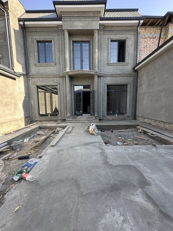 Katta Qani Olam klinika yonida Katta Qani Olam klinika yonida