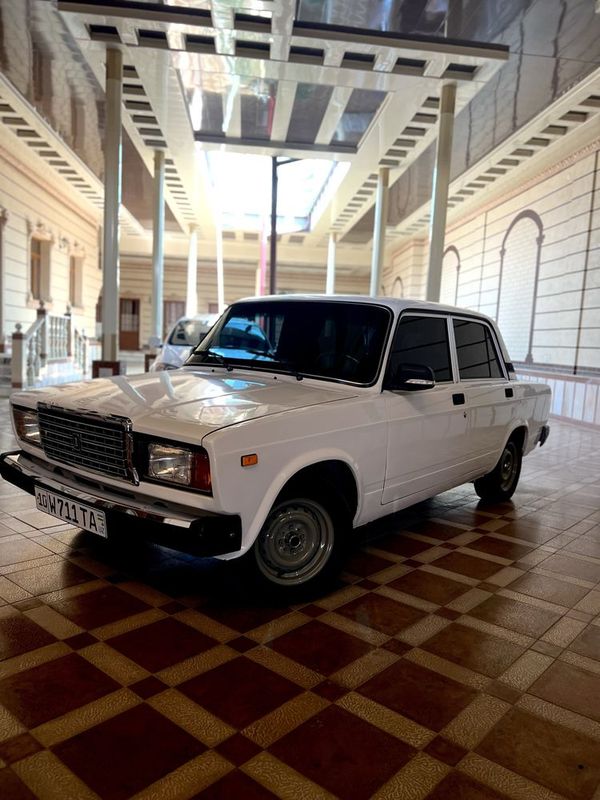 Vaz 2107 ideal xolati 2011 yil tanirofka ruxsati bor srochna sotilad