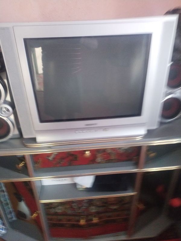 Televizor sotiladi Televizor sotiladi