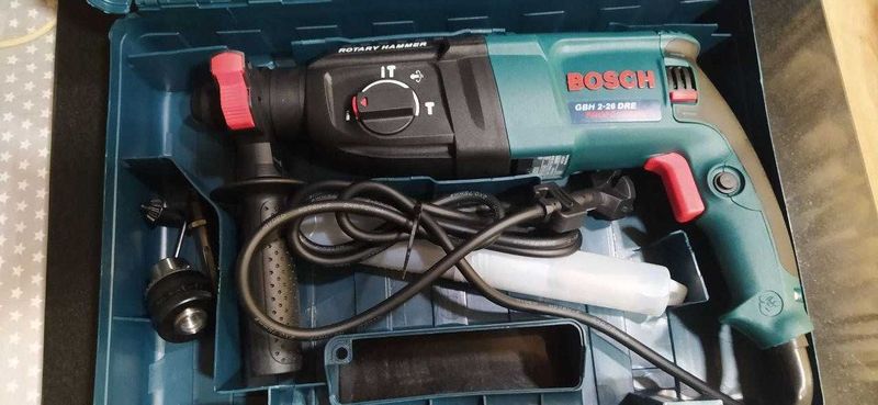 Продается перфоратор BOSCH 800w Продается перфоратор BOSCH 800w