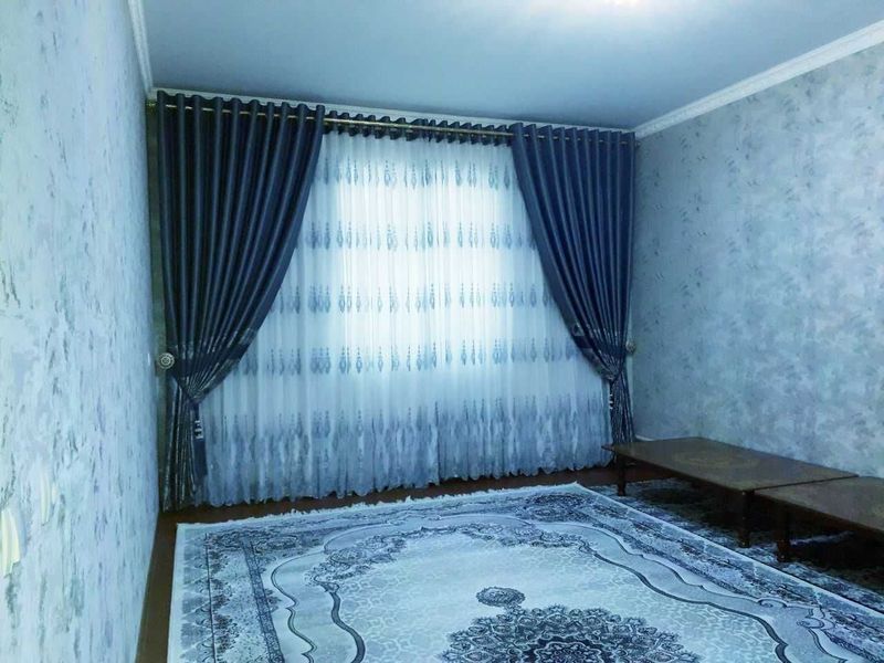 10 sotixda, 8 ta xona ( 2 ta tarafda 4 tadan) 2ta oshxona 2ta san uzel