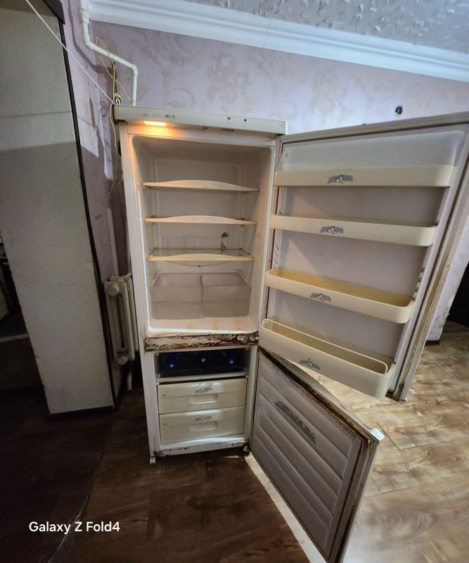 Продам свой рабочий холодильник Продам свой рабочий холодильник