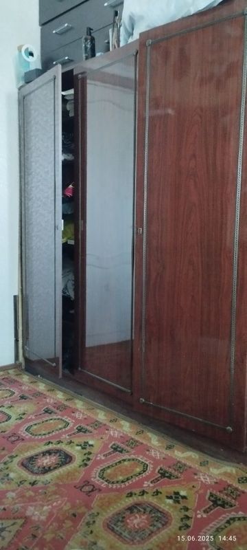 Продам шифонер 3х створчатый полированный Продам шифонер 3х створчатый полированный