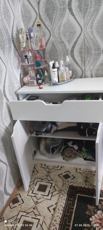 Продается тумба новая в идеальном состояние Продается тумба новая в идеальном состояние