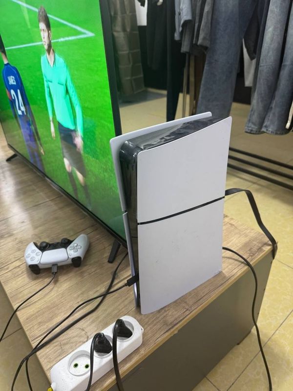 Play station 5 pro 2 terabaytli