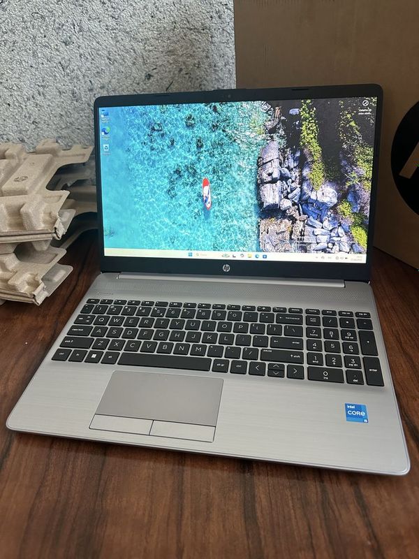 Hp core i5 yangi turibdi kam ishlagan Hp core i5 yangi turibdi kam ishlagan