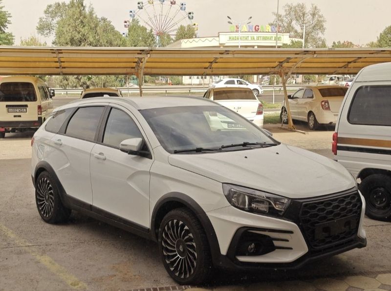 Lada vesta cross universal 1,6 Nissan motor Lada vesta cross universal 1,6 Nissan motor