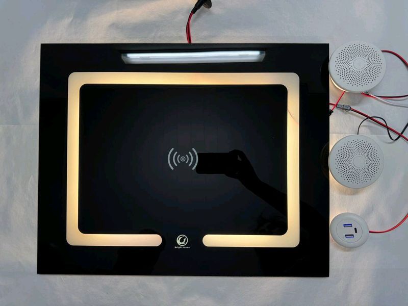 Led панель с беспроводной зарядкой,usb и колонками Led панель с беспроводной зарядкой,usb и колонками
