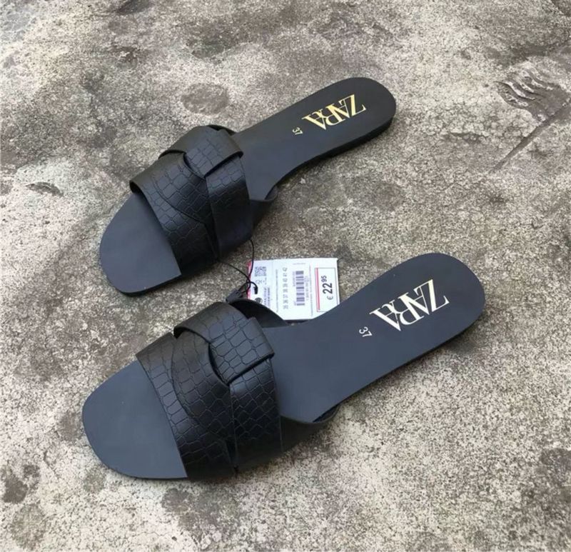 Шлёпки фирмы Zara Шлёпки фирмы Zara