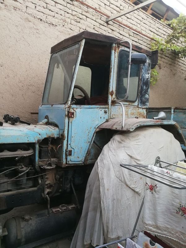 Traktor sotiladi Traktor sotiladi