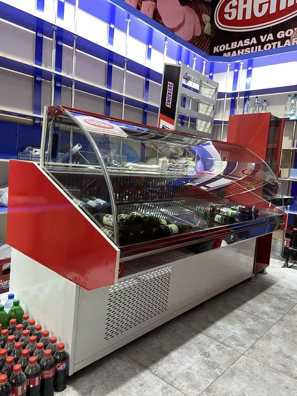 Vitrina xolodilnik